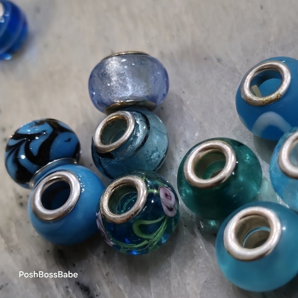 Lot of 13 European Charm Beads – Blue & Aqua Glass with Silver Tone Cores - Picture 11 of 12